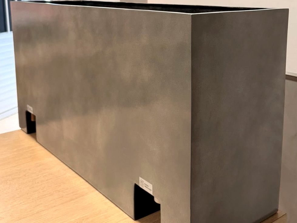 AltoDesempenho J20P planter in amazonite gray microcement